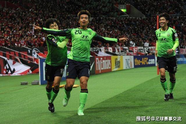 国足战胜马尔代夫：邵佳一的保守与年轻球员的崛起